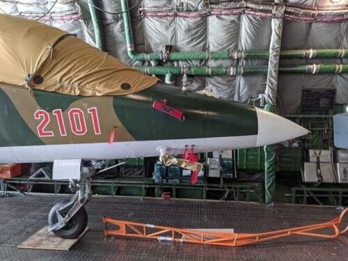 Il Vietnam riceve il primo aereo Jak-130